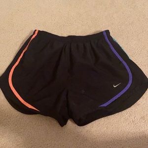 NIKE SHORTS
